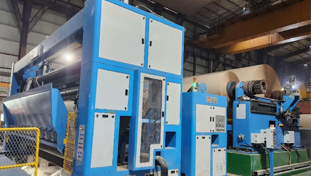 韓國亞金紙業(yè)5600復(fù)卷機運行